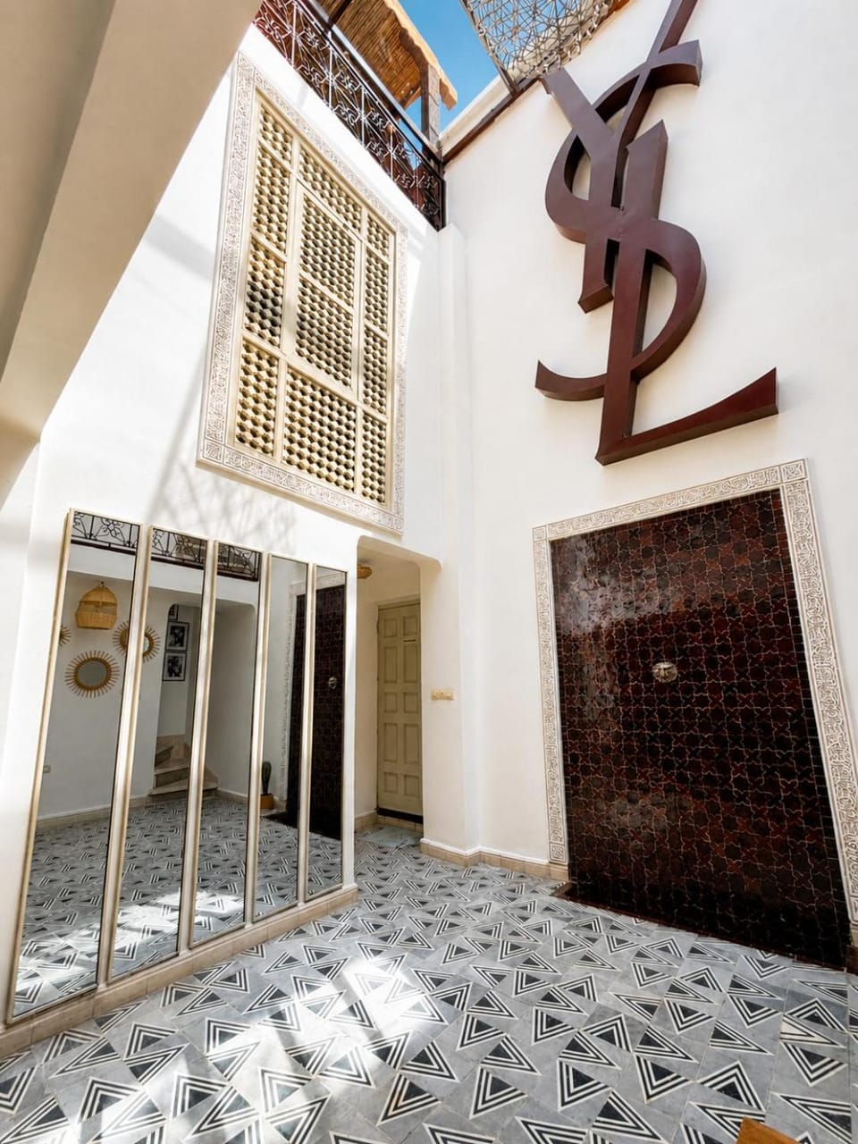 Facade/entrance