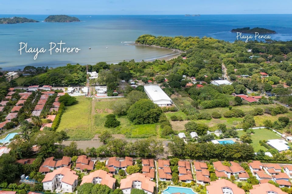 Day, Neighbourhood, Natural landscape, Bird's eye view, Beach, Sea view