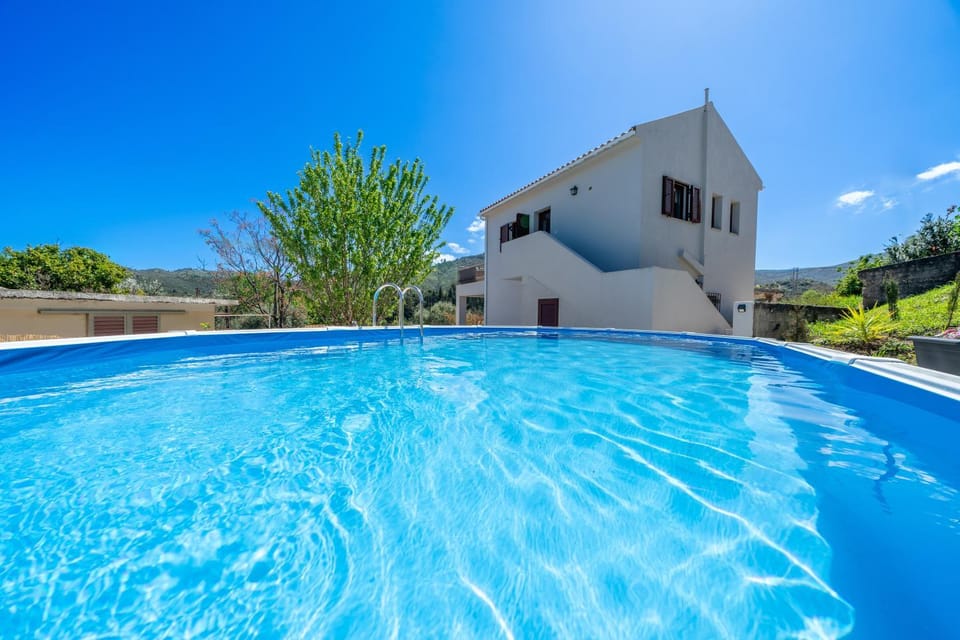 Property building, Day, Pool view, Swimming pool, Swimming pool