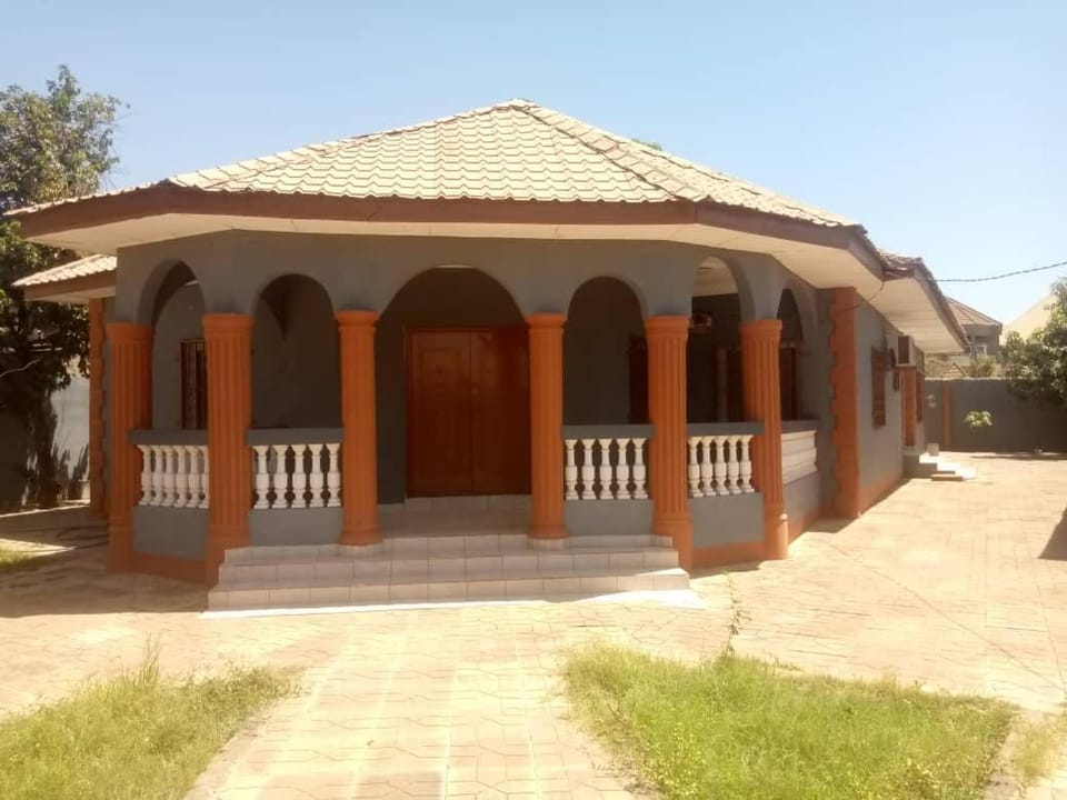 Costal Road hideout! House in Senegal