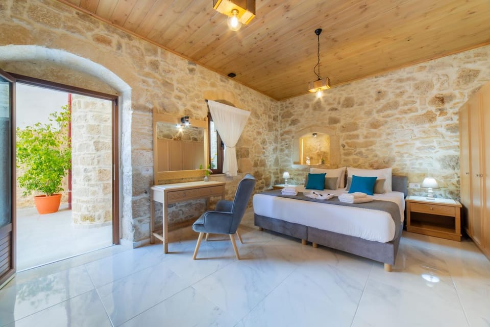 Bed, TV and multimedia, Bedroom