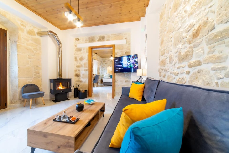 TV and multimedia, Living room, Seating area, Evening entertainment