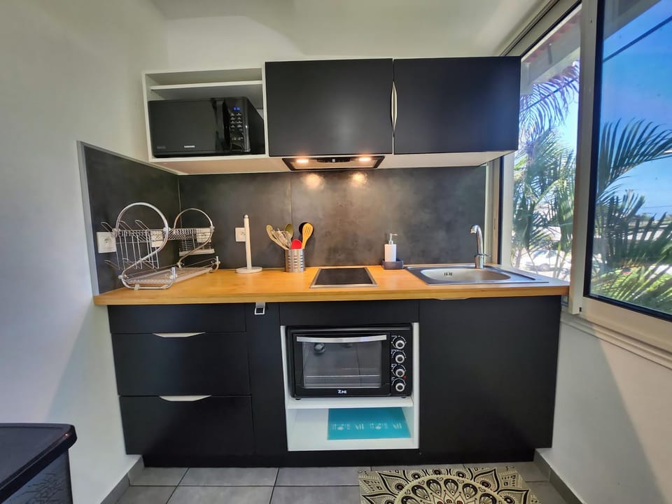 Kitchen or kitchenette, oven, stove