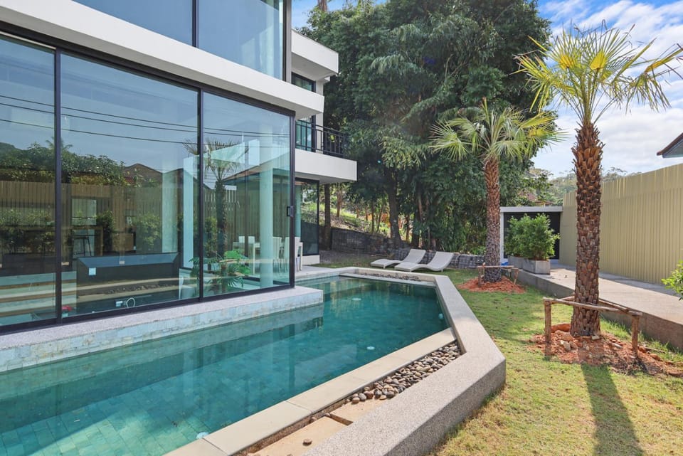 Property building, Garden, Garden view, Pool view, Swimming pool