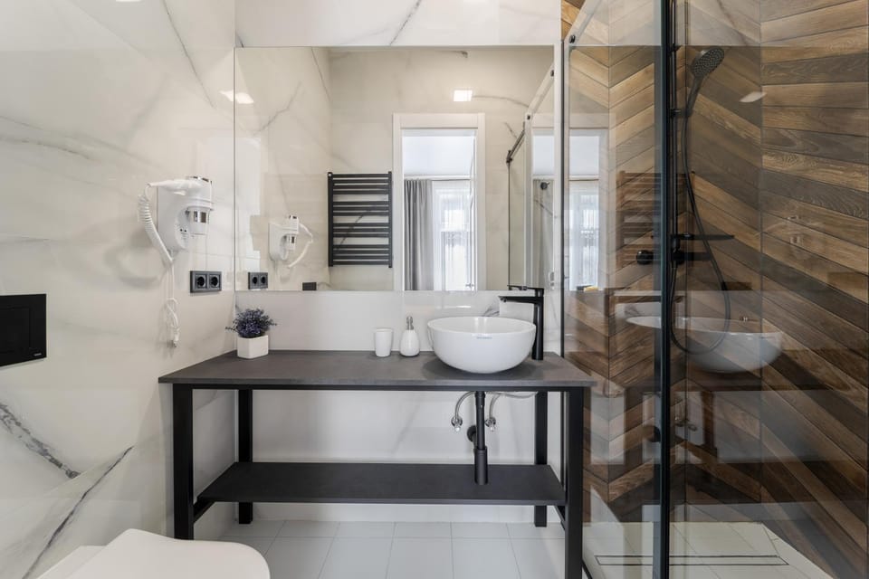 Shower, towels