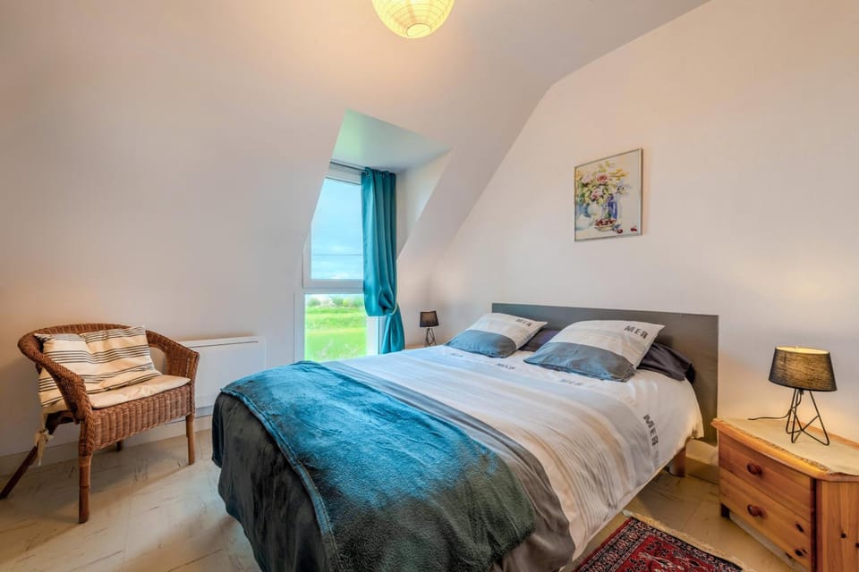 Property building, Living room, Bedroom