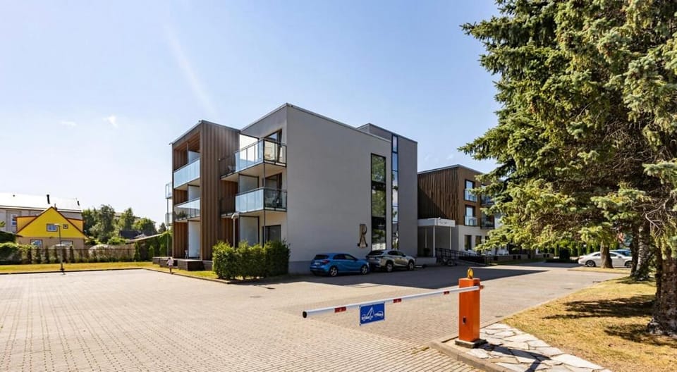Property building, Day, Neighbourhood, Street view, Parking