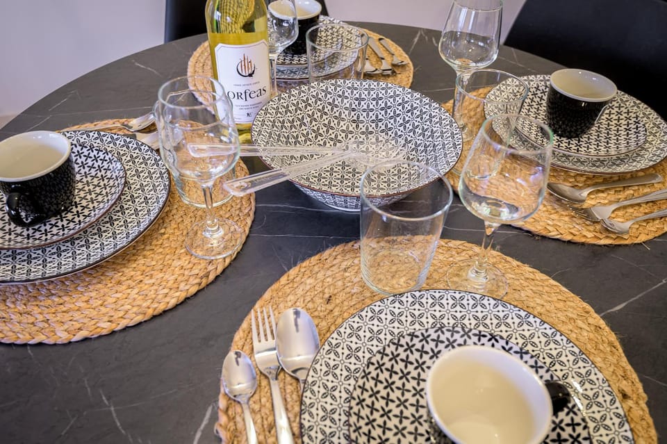Food and drinks, Dining area, Alcoholic drinks