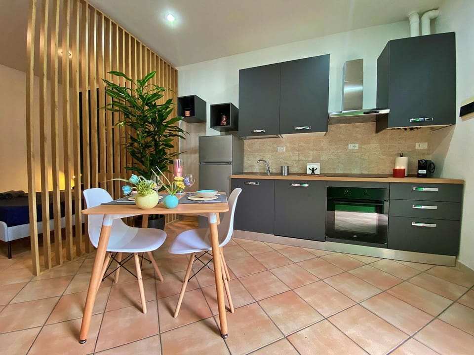 Coffee/tea facilities, Kitchen or kitchenette, Dining area, dishwasher, pet friendly, stove