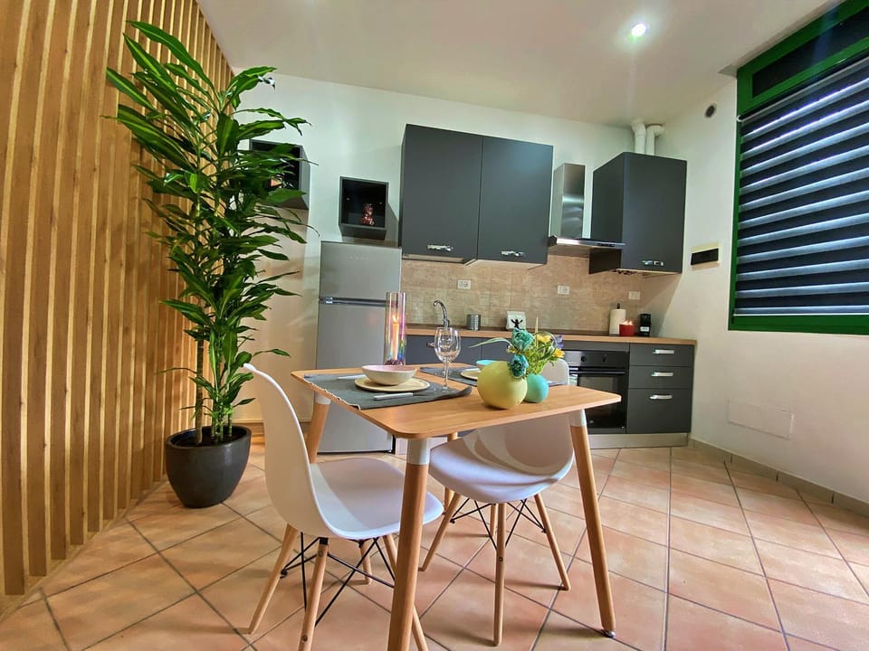 Kitchen or kitchenette, Dining area, pet friendly, stove