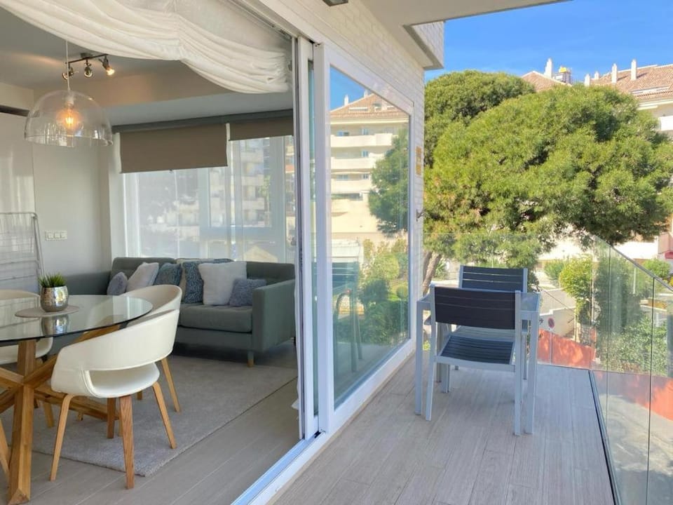 View (from property/room), Balcony/Terrace, Dining area