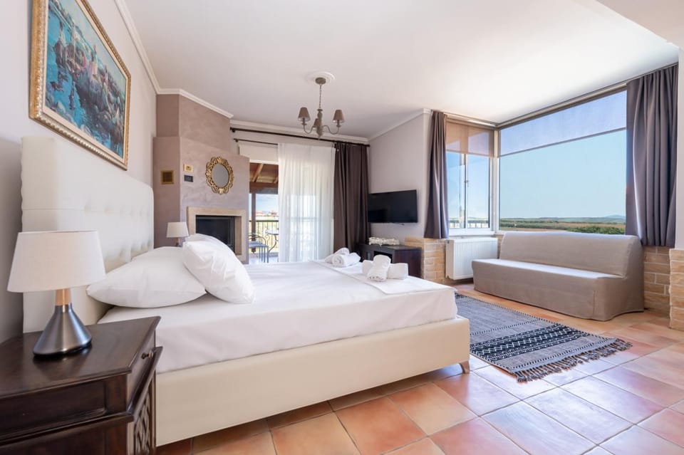 Bed, TV and multimedia, Photo of the whole room, Bedroom, fireplace, towels