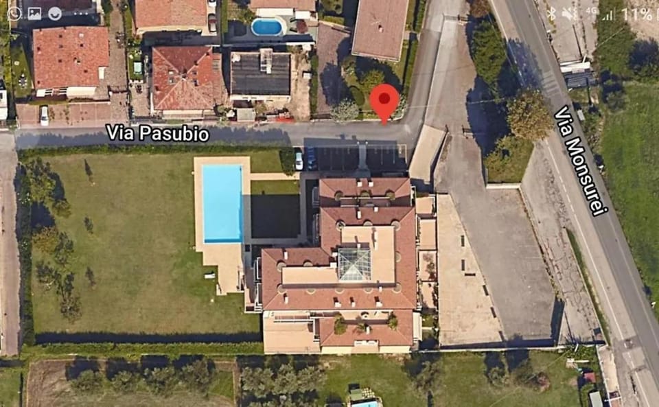 Neighbourhood, Location