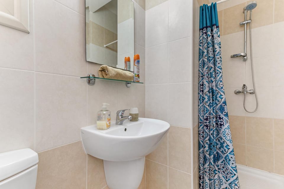 Coral Bay Villa - Sleeps 6 - Pool - Parking Villa in Peyia