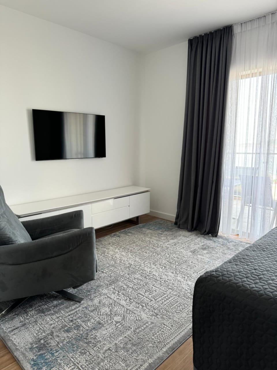 TV and multimedia, Photo of the whole room