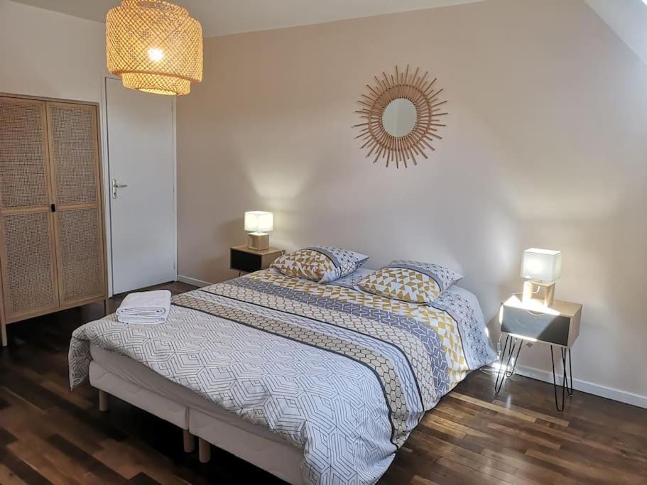 Bed, Photo of the whole room, Bedroom, wardrobe
