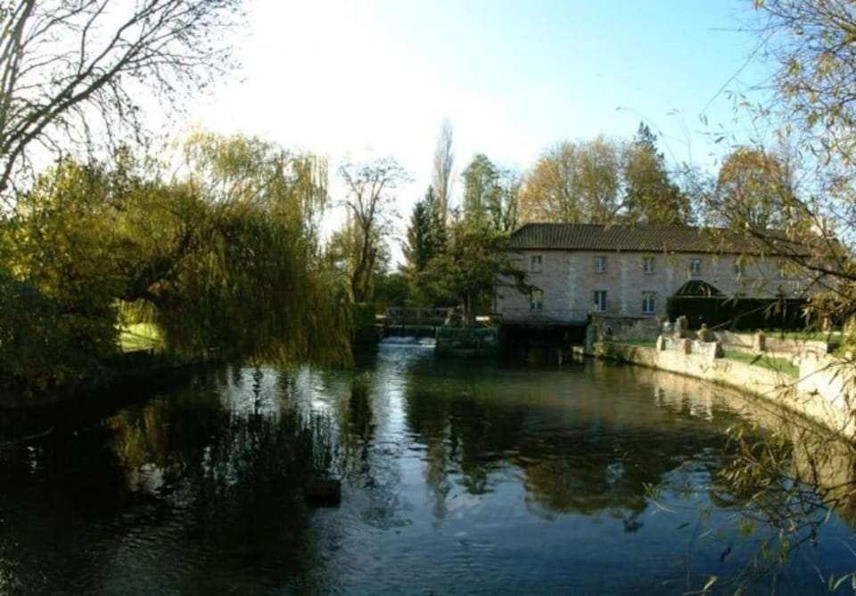 Nearby landmark, Natural landscape