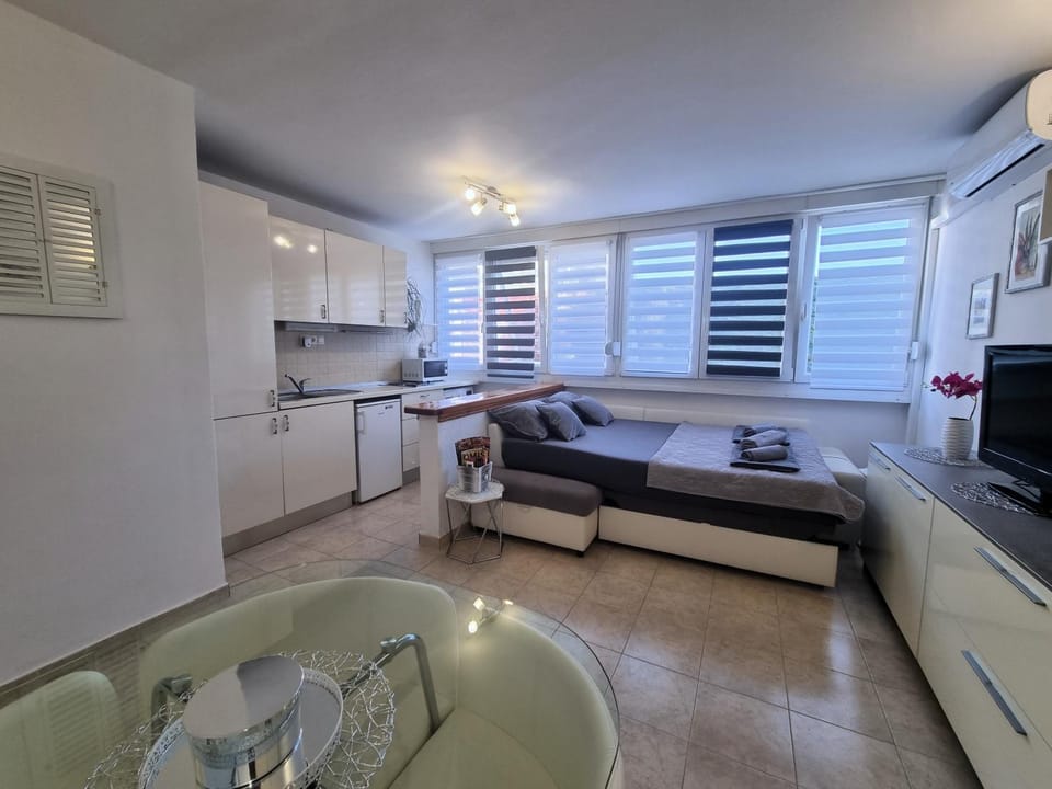 Bed, kitchen