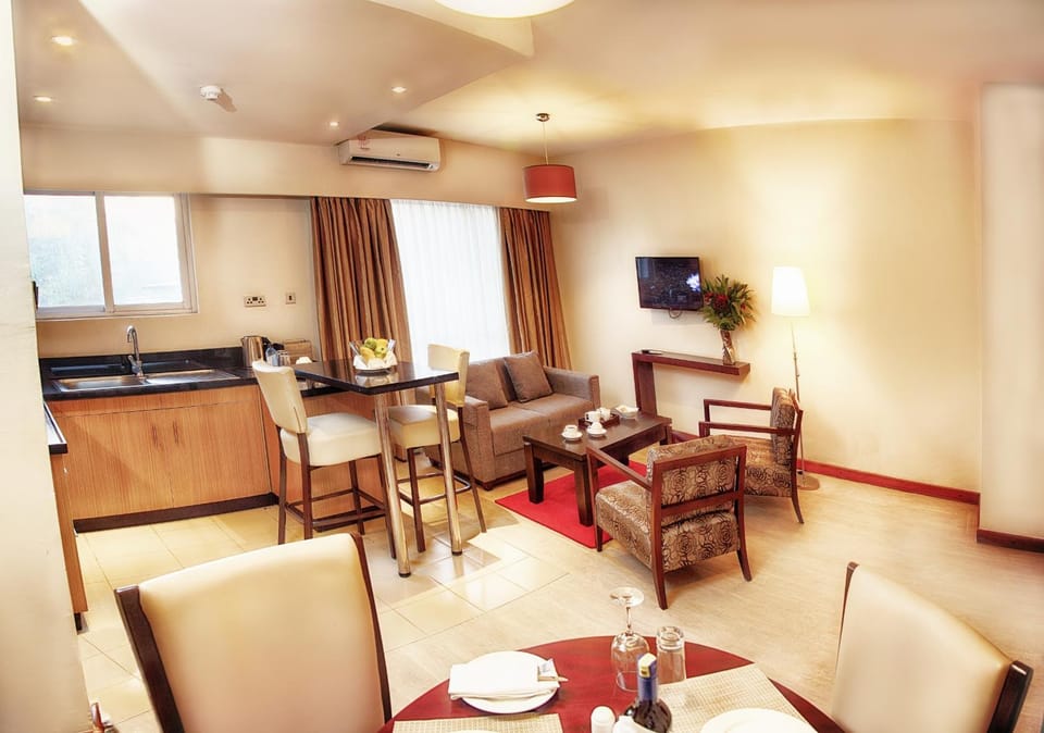 Communal lounge/ TV room, TV and multimedia, Kitchen or kitchenette, Living room, Seating area, Dining area, minibar