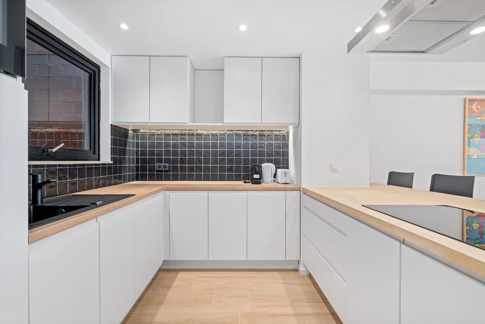 Coffee/tea facilities, Kitchen or kitchenette, minibar