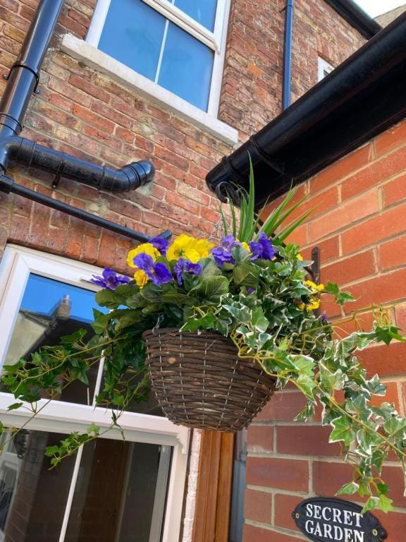 Property building, Spring, Garden, Garden view