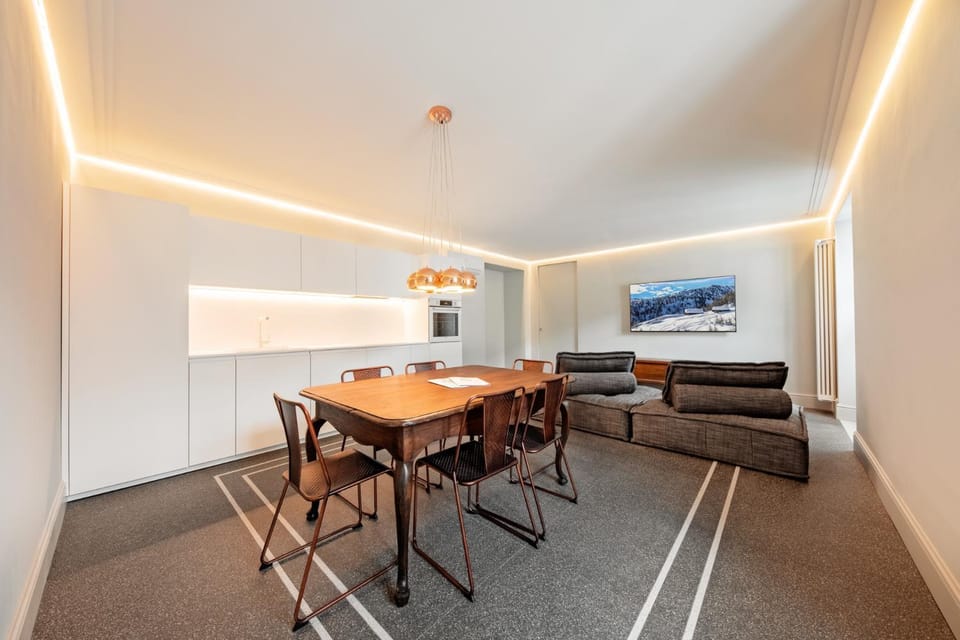 TV and multimedia, Coffee/tea facilities, Kitchen or kitchenette, Living room, Seating area, dishwasher, microwave, stove, kitchen