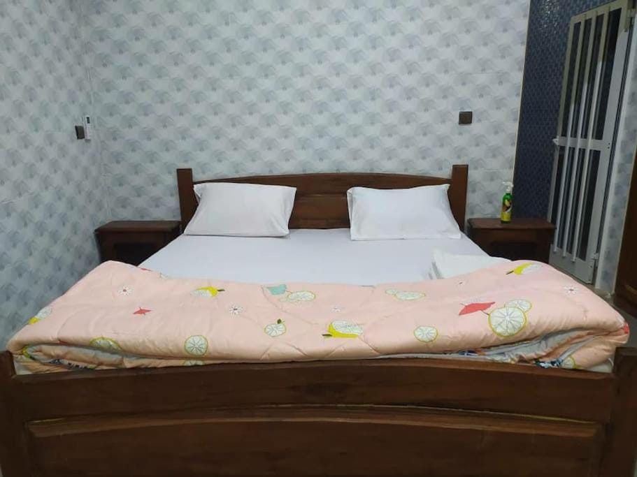 Villa Malya-Rez de chaussée Privé et indépendant avec deux chambres et jacuzzi dans une maison- Villa in Saly
