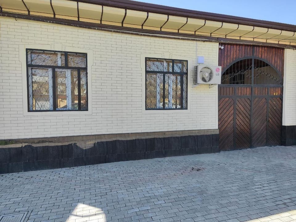Property building, Facade/entrance, Day