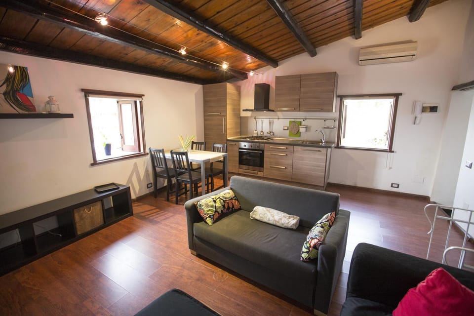 Day, Dining area