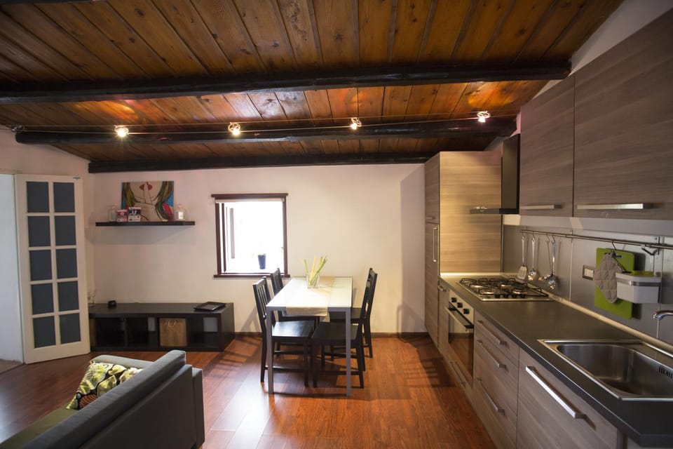 Day, Dining area