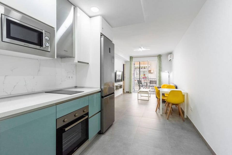 Kitchen or kitchenette, Living room, Seating area, Dining area, minibar, pet friendly, stove