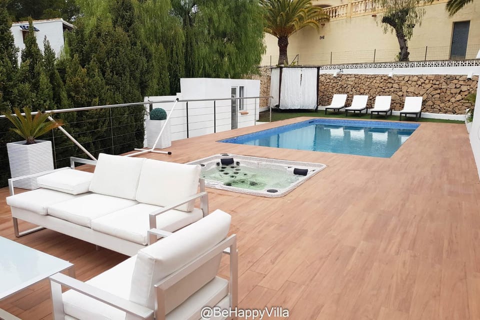 Day, Pool view, Swimming pool, sunbed