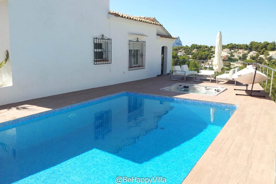 Property building, Day, Pool view, Swimming pool, sunbed