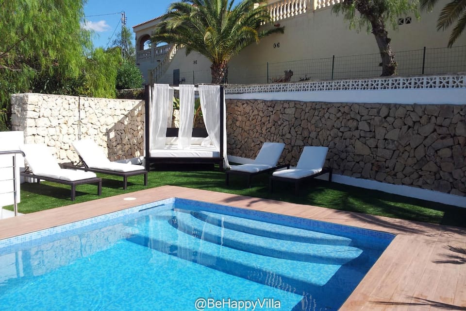 Day, Pool view, Swimming pool, sunbed
