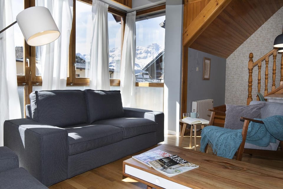Communal lounge/ TV room, Living room