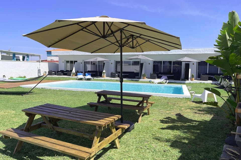 Property building, Patio, Garden, Garden view, Pool view, Swimming pool, sunbed