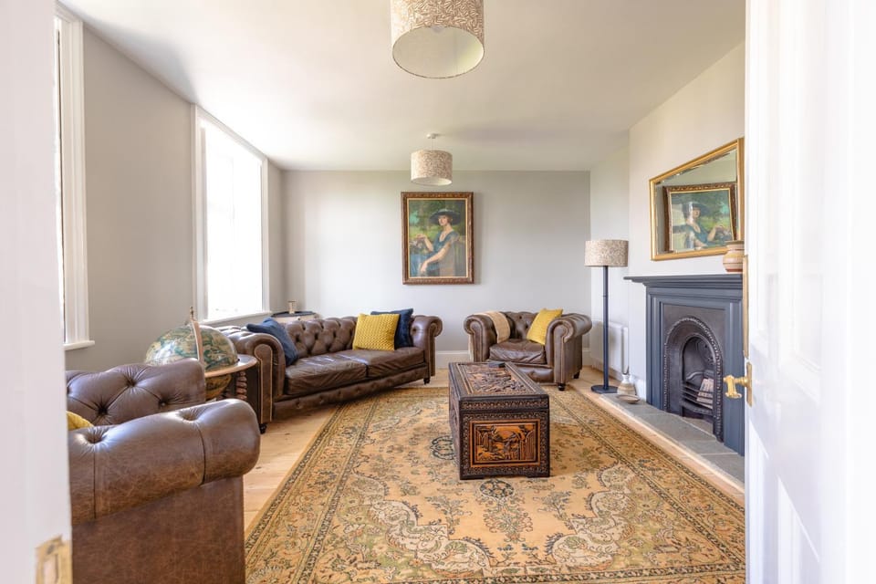 Living room, Seating area, flat iron