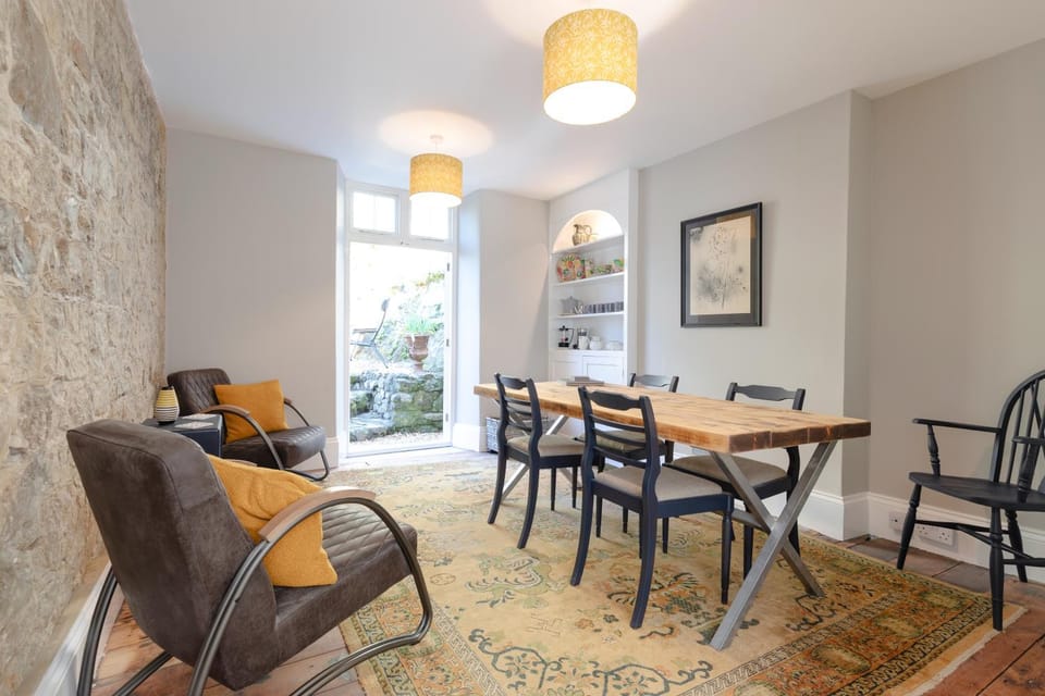 Seating area, Dining area