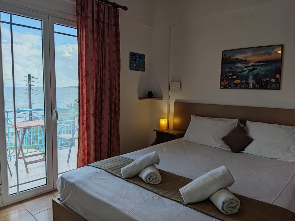Bed, View (from property/room), Balcony/Terrace, Bedroom, Sea view