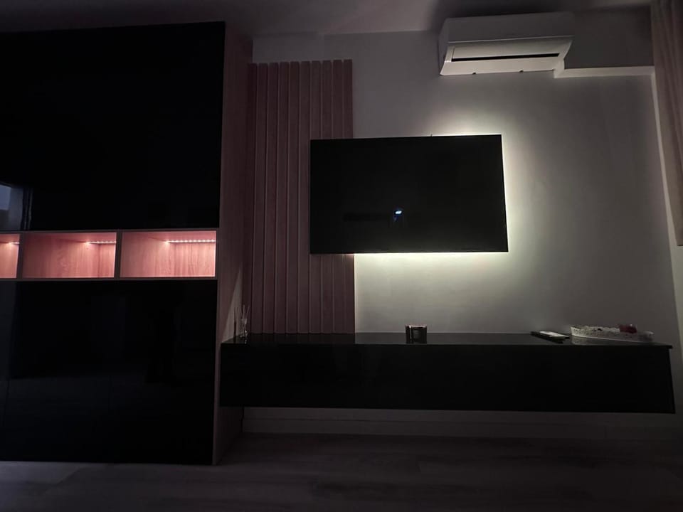 Cozy black 1 bedroom apartment Apartment in Bucharest