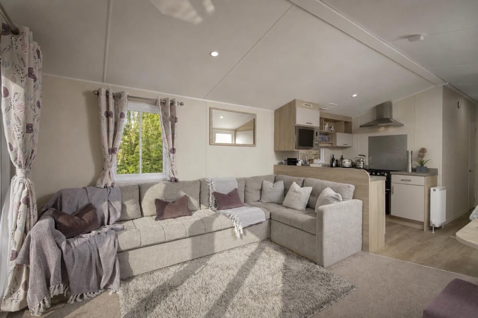Coffee/tea facilities, View (from property/room), Kitchen or kitchenette, Living room, Seating area, Family, microwave, oven, pet friendly, stove