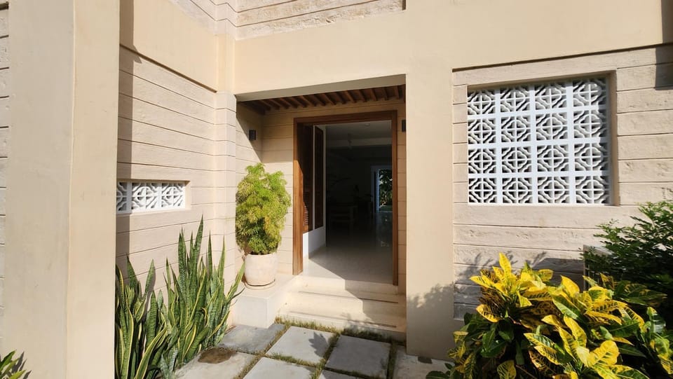 Facade/entrance