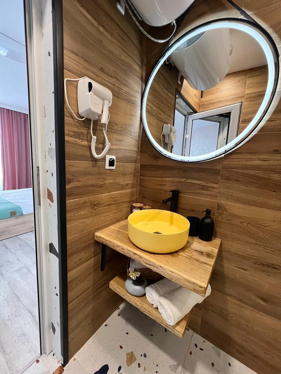 Shower, Bathroom, heating, towels