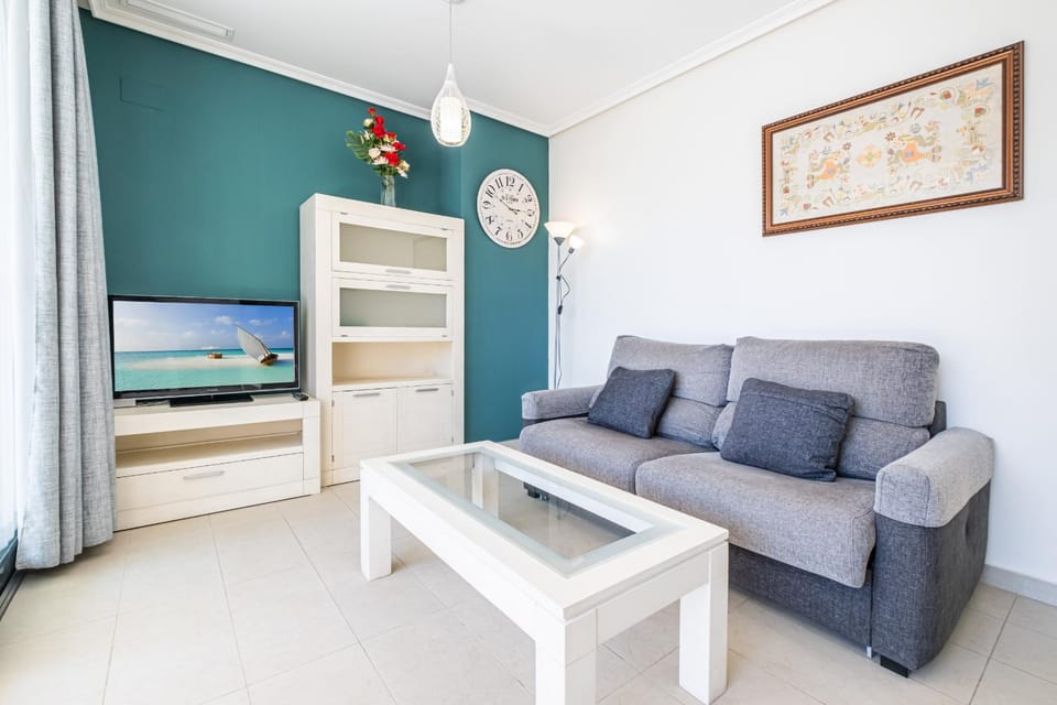 Bed, TV and multimedia, Living room