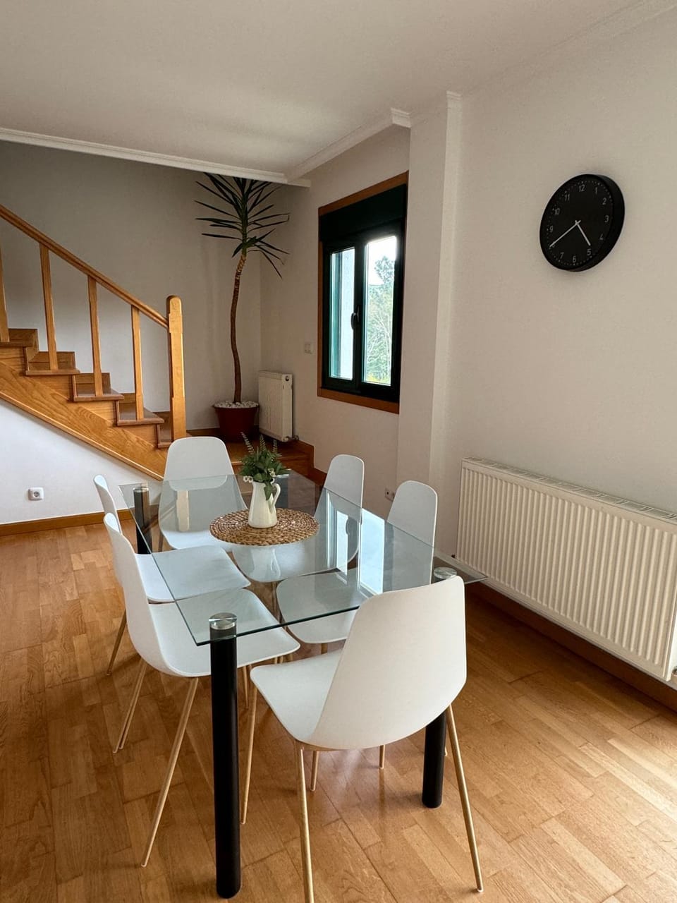 TV and multimedia, Living room, Dining area