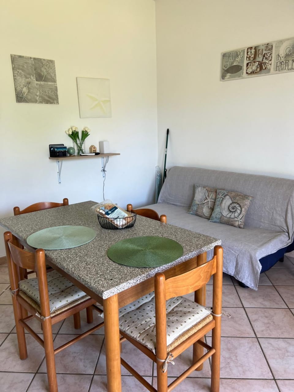 Living room, Dining area