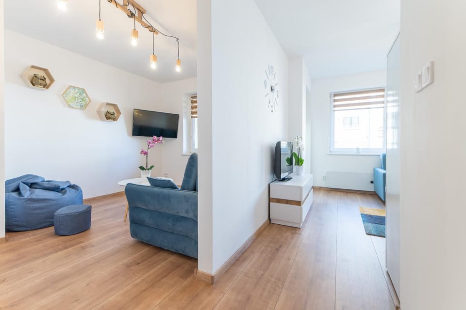 Photo of the whole room, Seating area, Bedroom