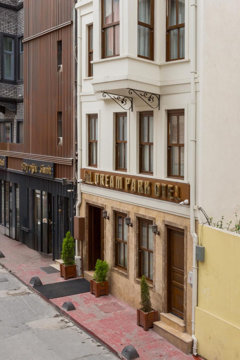 Property building, Day, Street view