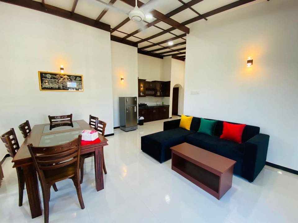 Kitchen or kitchenette, Living room, Seating area, Dining area
