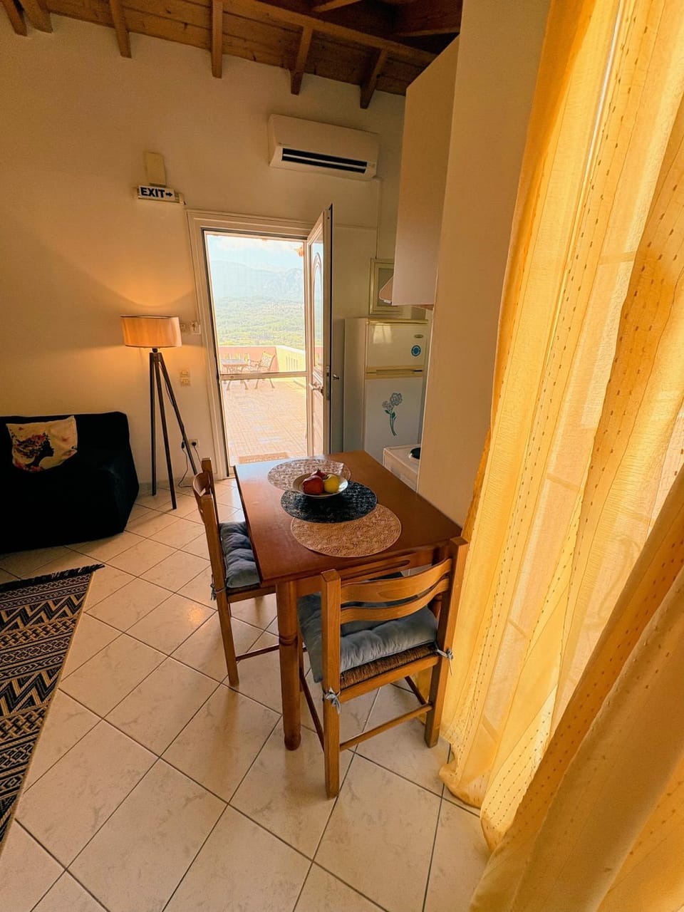 Kitchen or kitchenette, Living room, Seating area, Dining area, oven, air conditioner